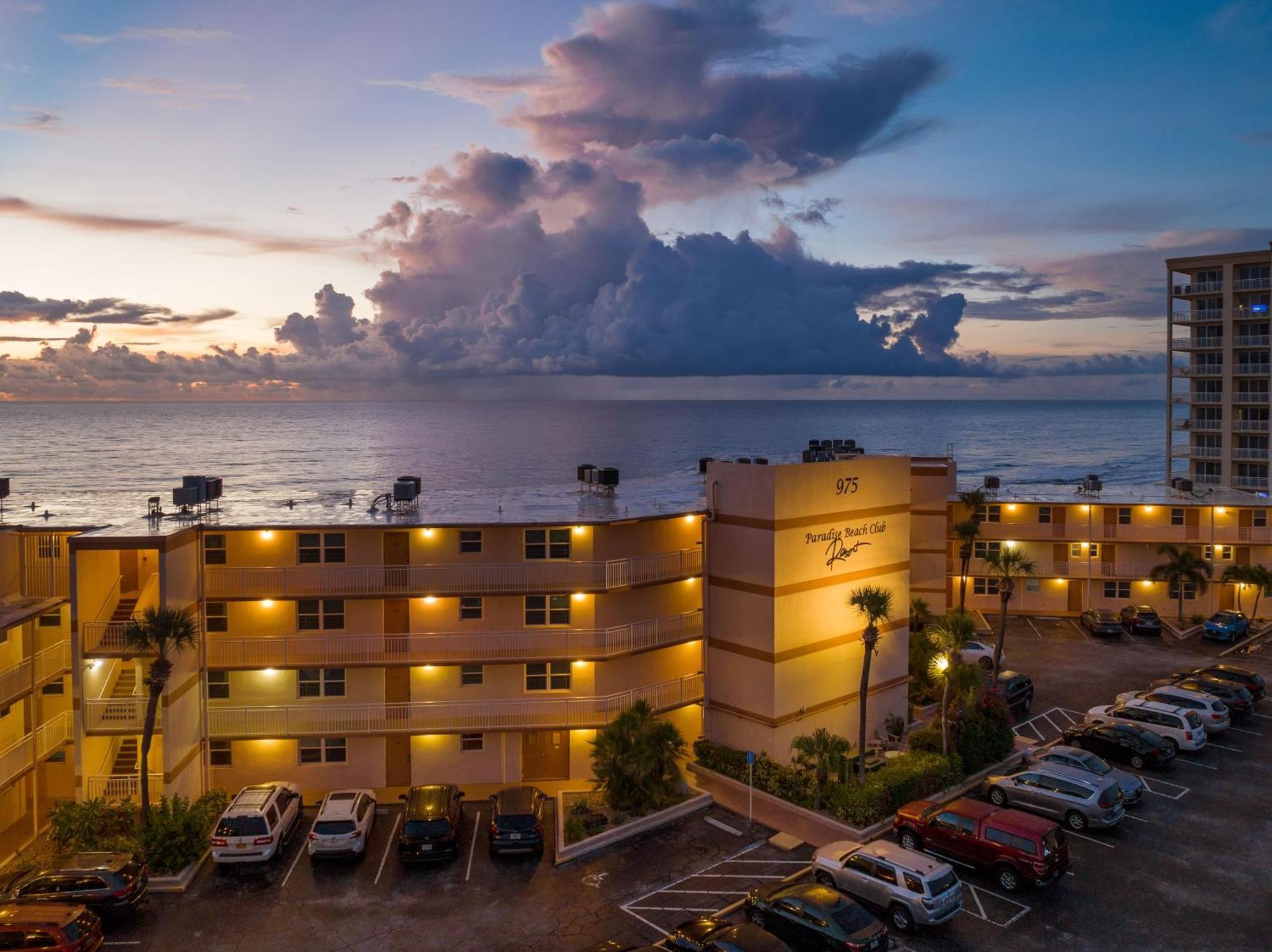 Paradise Beach Club - Oceanfront And Penthouse Сателлайт-Бич Экстерьер фото