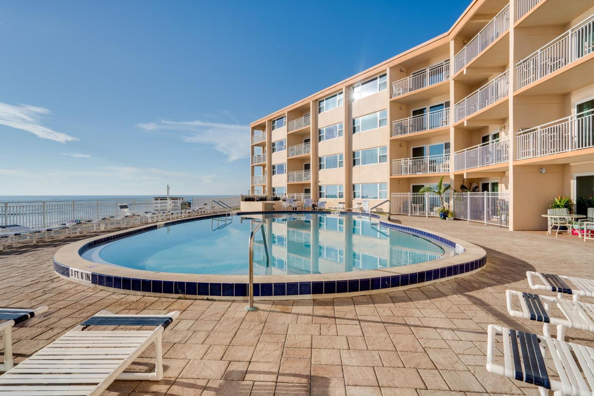 Paradise Beach Club - Oceanfront And Penthouse Сателлайт-Бич Экстерьер фото
